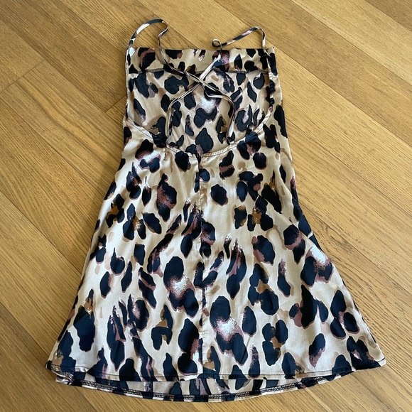 Cheetah Satin Slip Dress PRETTYLITTLETHING - Picture 2 of 4
